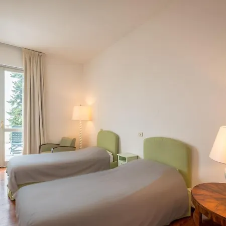 Sleeps 13 Pool Air Con Wifi * Meina